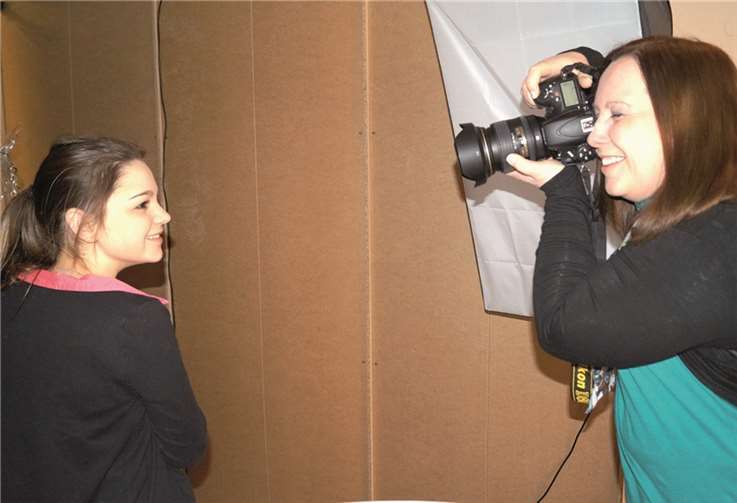 Lisa Ferrlein macht Porträts, Familienfeiern und Eventfotografie, je nach Kundenwunsch.MT