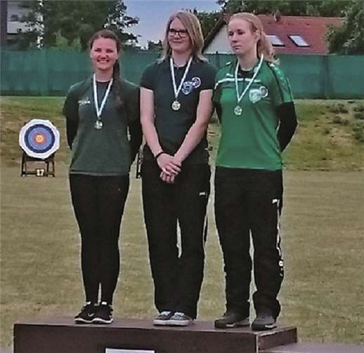 Lisa Schneiders (l.) erkämpfte sich die Bronzemedaille des Rheinischen Schützenbundes.