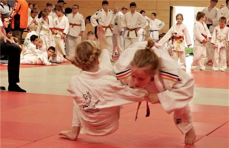 Lisa Wesemann mit ihrem Wurf zum Sieg.