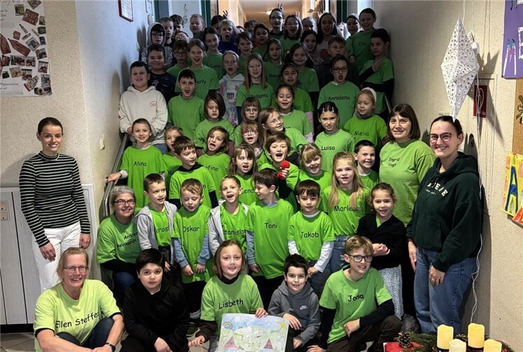 Lisbeth aus der Grundschule Hambuch-Gamlen freute sich über den ersten Platz beim Malwettbewerb der lokalen Energieagentur „unser-klima-cochem-zell e.V.“. Foto: Nicole Jobelius-Schausten