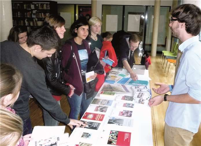 Literatur und weitere Infos zum Projekt finden motivierte Interessenten im Mayener Megina-Gymnasium.PRESS