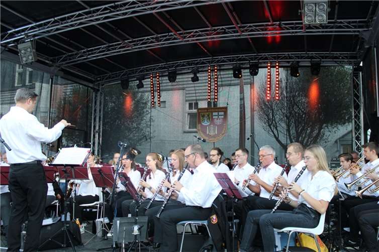 Live-Musik gibt es bei den Ahrweiler Weinwochen reichlich, wie hier mit der Musi...