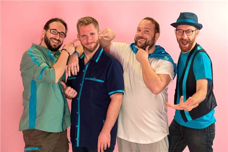 Live-Musik gibts von „Pelemele“. Foto: Geord Müller