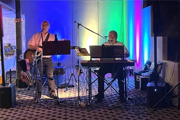 Erfolgreiche Kirmes im Riedener Sonnenhang überzeugt mit Live-Musik und Gemeinschaft