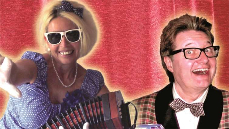 Live und handgemacht spielt das Duo Bellevue unsterbliche Schlager. VHS Sinzig