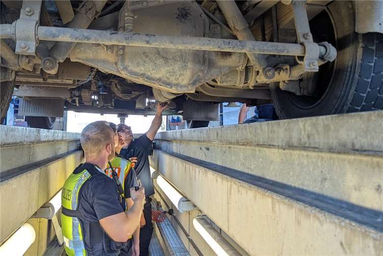 Lkw-Kontrolle durch den Verkehrsdienst der Polizei RSK. Foto: Kreispolizeibehörde Rhein-Sieg-Kreis