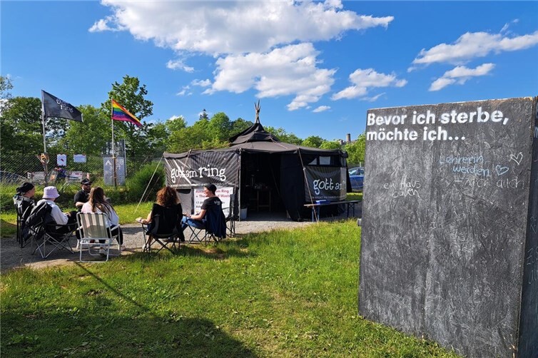 Lockere Gespräche sind bei „Gott am Ring“ möglich.