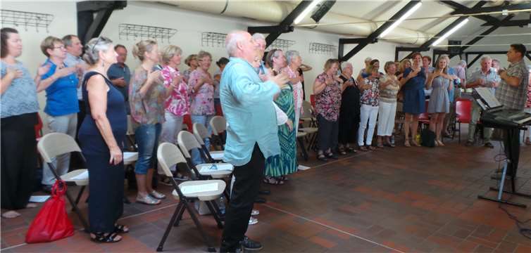 Lockerungsübungen für Körper und Stimme. Gemeinde Wachtberg/mf