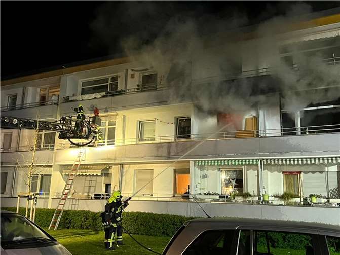 Löscharbeiten der Feuerwehr.