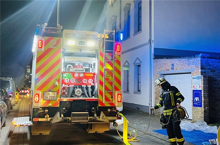Löschfahrzeug der Feuerwache 2 an der Einsatzstelle.Foto: Feuerwehr Bonn