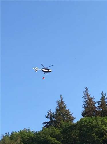 Löschhubschrauber im Einsatz.