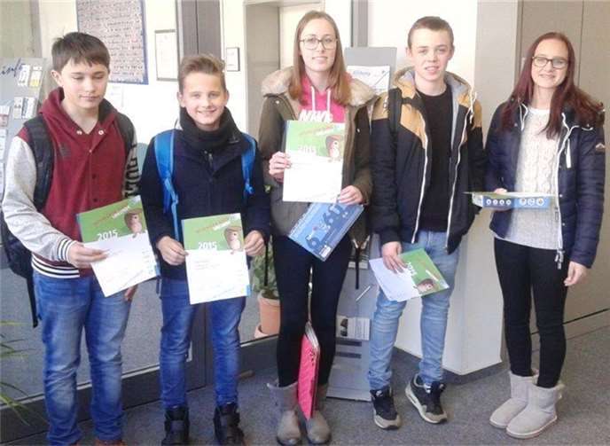 Lösten die Informatik-Aufgaben am souveränsten: Die Preisträger der Robert-Koch-Schule.privat