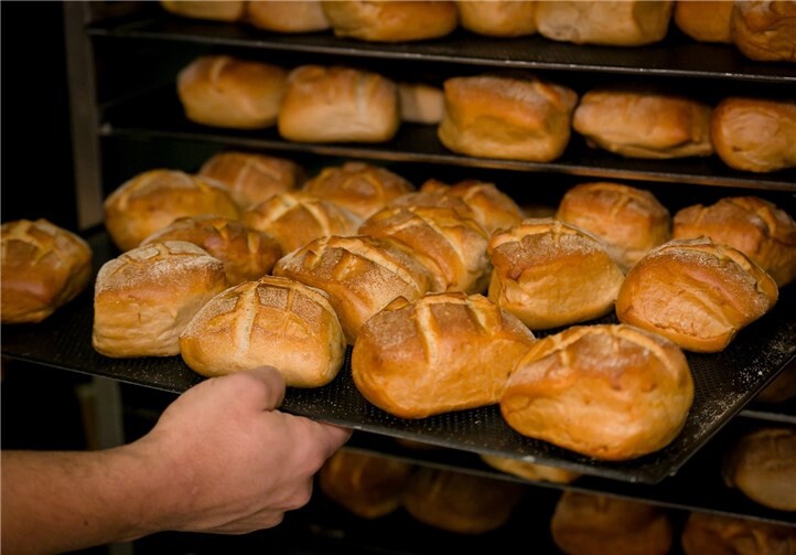 Lohn-Plus in der Backstube und in den Verkaufsfilialen: Beschäftigte im Bäckerhandwerk bekommen ab sofort mehr Geld. Darauf weist die Gewerkschaft NGG hin. Foto: NGG