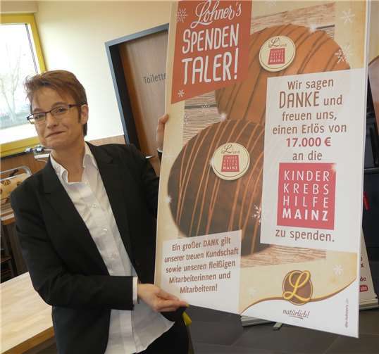 Lohner-Marketing-Leiterin Christiane Götsch bedankte sich bei allen Kunden und Beteiligten für die erfolgreiche Aktion.