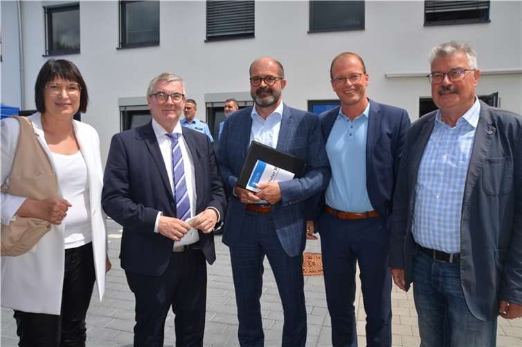 Neue Polizeiautobahnstation eingeweiht Lokal- und Landespolitiker waren ebenso vor Ort (v.l.): Anette Moesta (Abgeordnete im Landtag), Landrat Alexander Saftig, Peter Moskopp (Abgeordneter im Landtag), VG-Bürgermeister Jörg Lempertz und Mendigs Ortsbürgermeister Hans Peter Ammel.