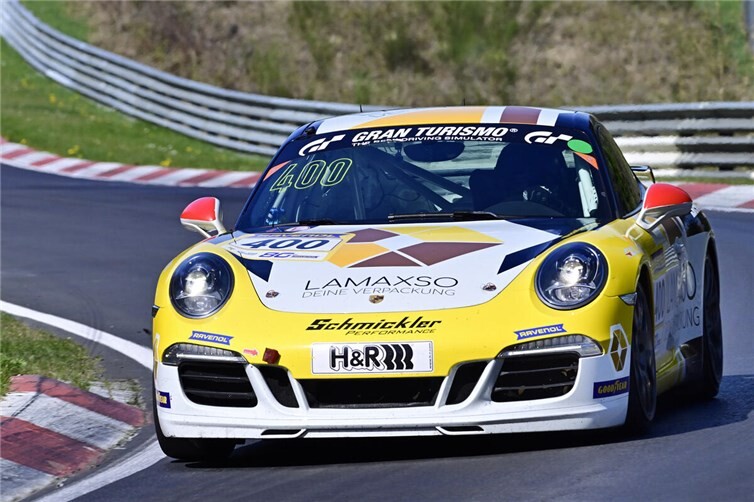 Lokale Teams wie Black Falcon und Schmickler Performance dominierten mehrere Klassenwertungen und sorgten für starke Eifel-Ergebnisse. Im Bild der in der V6-Klasse siegreiche Porsche 911 von Schmickler Performance.