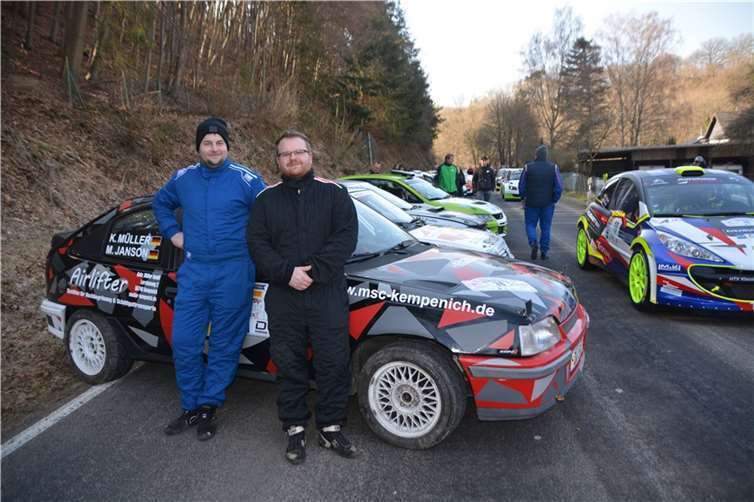 Lokalmatadore vor dem Start ganz entspannt: Kevin Müller (rechts) und Co-Pilot Marcel Janson