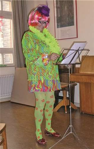 Lorchen Müller trug gekonnt wie immer die „Amanda“ und „dat Rosestängelchen“ vor.