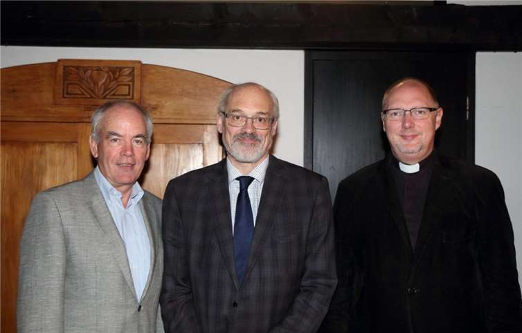 Lorenz Dierschke, Vorsitzender des Dekanatsrates Meckenheim-Rheinbach,Mathias Mölleken, Superintendent des Kirchenkreises Bad Godesberg-Voreifel und Hermann Josef Zeyen, Dechant des Dekanats Meckenheim-Rheinbach. privat