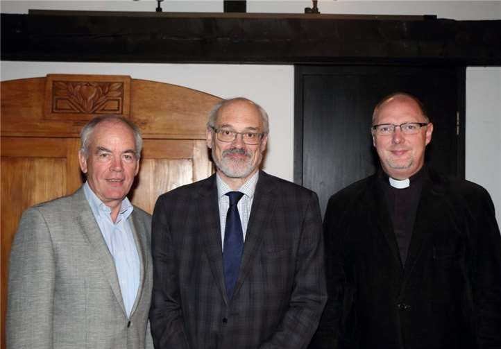 Lorenz Dierschke, Vorsitzender des Dekanatsrates Meckenheim-Rheinbach, Mathias Mölleken, Superintendent des Kirchenkreises Bad Godesberg-Voreifel und Hermann Josef Zeyen (v.li.), Dechant des Dekanats Meckenheim-Rheinbach. privat