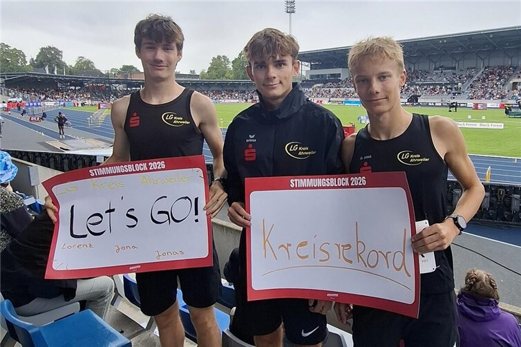 Lorenz Jüris, Jona Beckmann und Jonas Löcher (v.l.) sind die neuen Kreisrekordhalter in der 3x1000m Staffel.