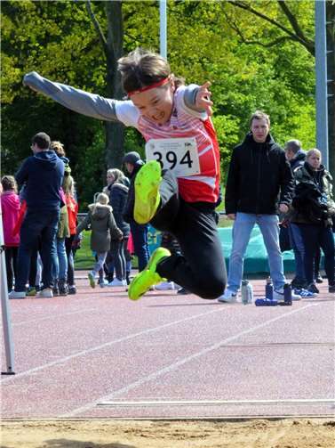Lorenz Marc Schott beim Weitsprung. Quelle: VfL Waldbreitbach