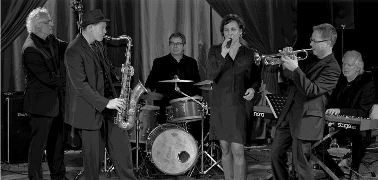 Lost In The Jam: Annette Briechle (Voc), Gregor Groß (Trp, Voc), Frank Bergmann (Sax), Armin Franz (Piano), Johannes Pfeifer (Bass), Karl Fedke (Drums).privat