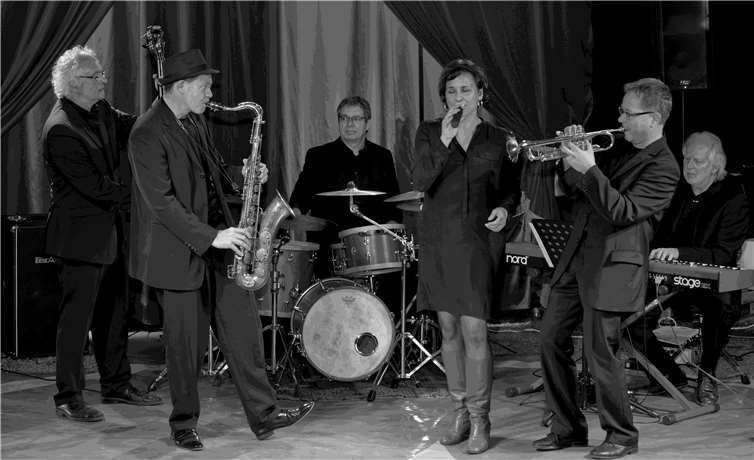 Lost In The Jam: Annette Briechle (Voc), Gregor Groß (Trp, Voc), Frank Bergmann (Sax), Armin Franz (Piano), Johannes Pfeifer (Bass), Karl Fedke (Drums).privat