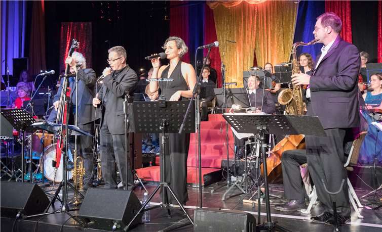 Lost in the Jam mit Sängerin und Mitmoderatorin Annette Briechle spielten auf.CEW