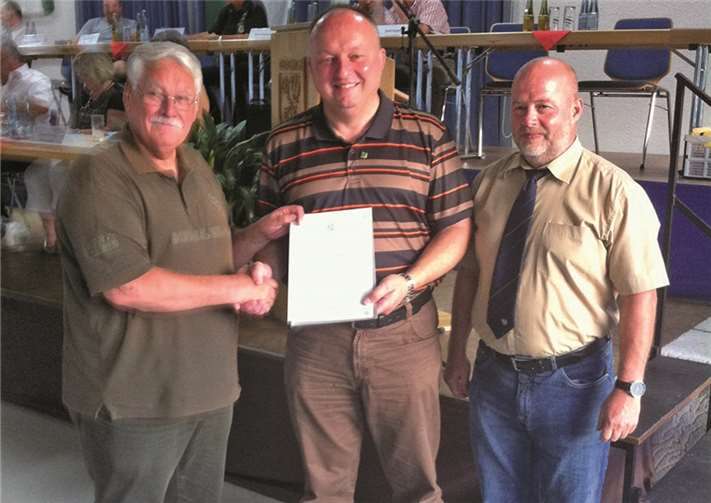 Lothar Castor wurde mit DFB-Verdienstnadel ausgezeichnet. privat