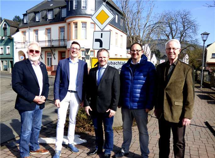 Lothar Heß (Stadt- und Ortsbeiratsmitglied), Jörg Röder (CDU-Vorsitzender), OB Jan Einig, Beigeordneter Jan Petry, Hans-Jürgen Klein (Ortsbeiratsmitglied).privat