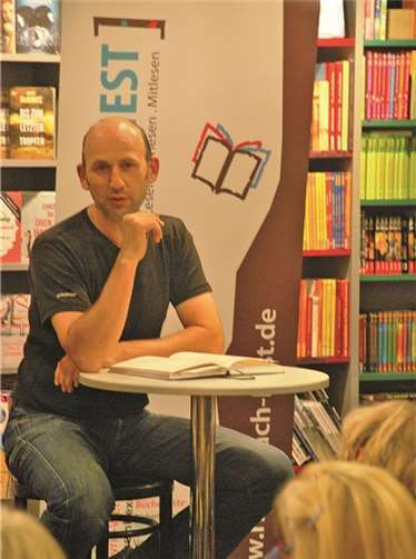 Lothar Tolksdorf lädt zur Literaturbühne ein. privat