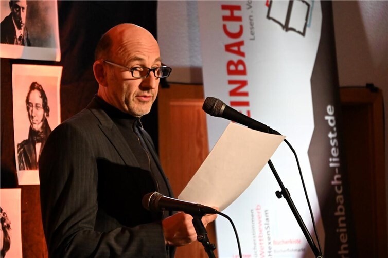 Lothar Tolksdorf moderiert die TextProbe zum Themenschwerpunkt Demokratie
