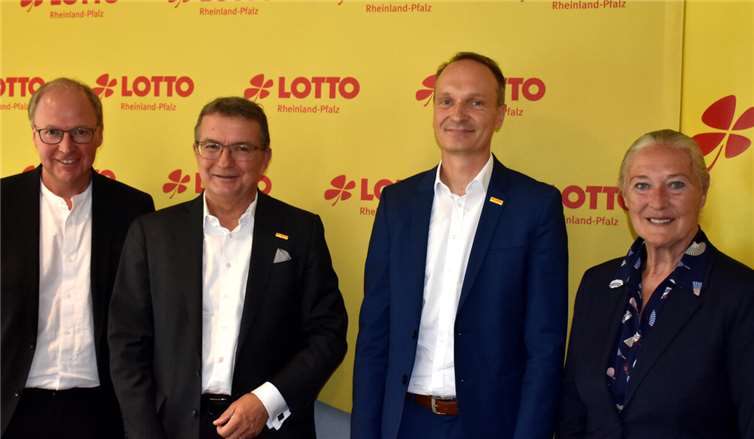 Lotto-Bilanz 2025 Bei einer Pressekonferenz freuten sich Pressesprecher Geschäftsführer Aufsichtsrat und Gesellschaftsvertretung über eine erfreuliche Lotto Bilanz. Foto: HEP