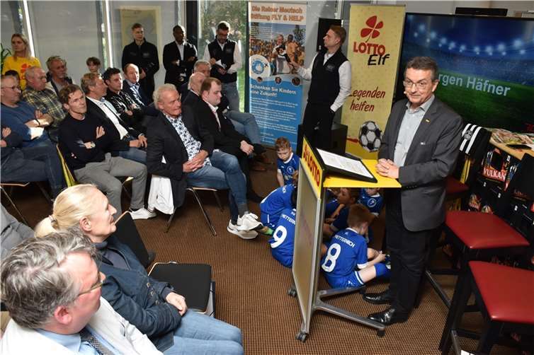 Lotto Geschäftsführer Jürgen Häfner freute sich über volles Haus beim Saisonauftakt der Lotto Elf.
