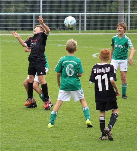 Louis Abel beim Zweikampf.