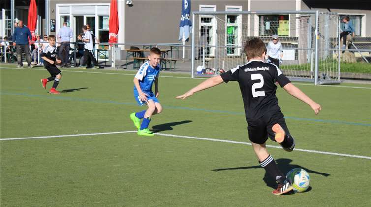 Louis Abel legt für Ben Schreuders auf.privat