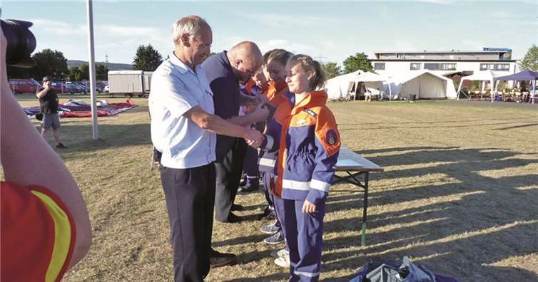 Louisa Häring erhielt die Leistungsspange für ausgezeichnete Ergebnisse als Gruppenführerin. privat