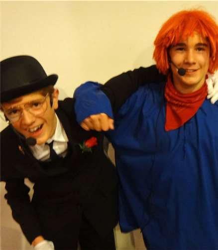 Luca Kolling und Marcel Hofmann freuen sich schon auf ihre Auftritte als "Tünnes und Schäl". privat
