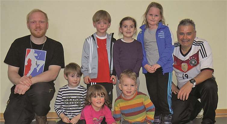 Luca Link, Juli Nachtsheim, Lena Weber (knieend, v. l.), Liam Kröckel, Amy Altenschmidt, Vincent Zeidler (stehend, v. l.). privat