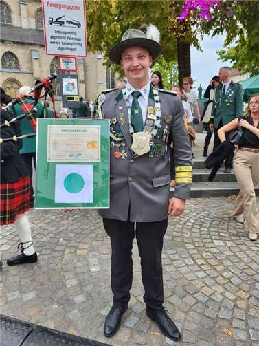 Luca Reufels, von der St.Sebastianus Schützenbruderschaft Rothe Kreuz wird 2025 bis September 2026 die Schützenkette des Diöziankönigs von der Diözese Trier tragen.  Foto: privat
