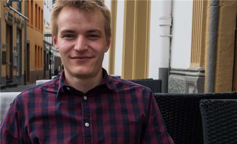 Luca Schwarz zeigt in seiner Facharbeit auf, welche Chancen die Synodenergebnisse bieten können.Foto: Julia Fröder/Bistum Trier