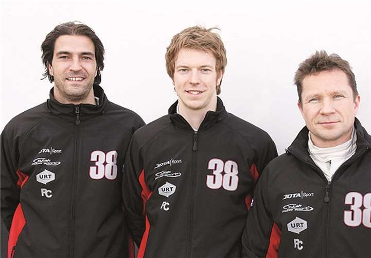 Lucas Luhr (l.) und seine Teamkollegen Oliver Turvey und Simon Dolan (r.) belegten in Le Mans den achten Platz in der LMP2 Klasse.  privat