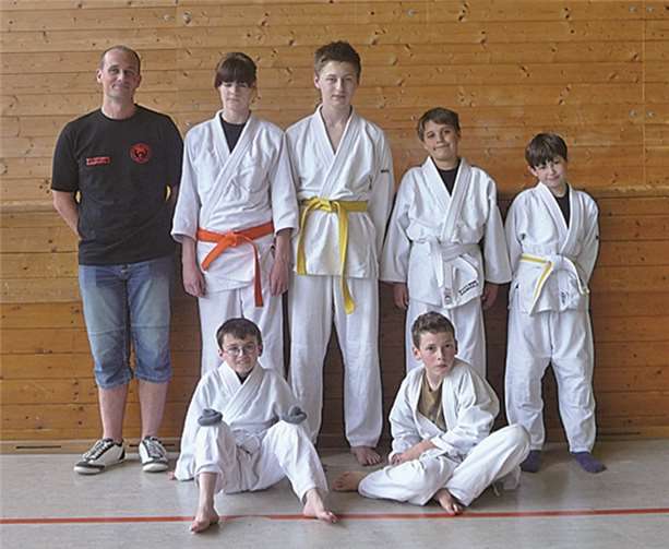 Lucas Müller, Marco Bell, Luca Braun, Nils Mandt, Jannis Meidt mit den Trainern Mona Runkel und Markus Hoffmann. privat