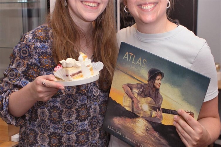 Lucia Kranz konnte in ihrem Kuchenhaus die niederländische Gitarristin Karlijn Langendijk zu einem Konzert begrüßen, das lange nachhallt.