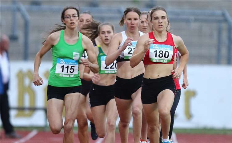 Lucia Sturm, Startnummer 180, beim 800 Meter Lauf.Privat