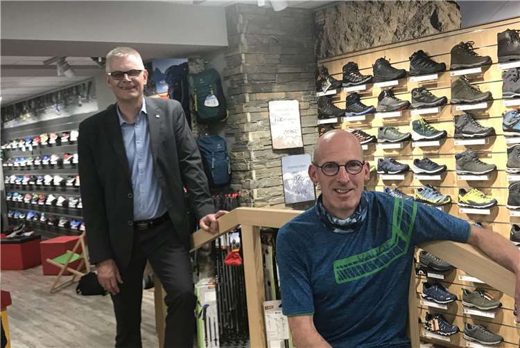 Ludger Banken auf Stippvisite in Achims Sportshop.Foto: Privat