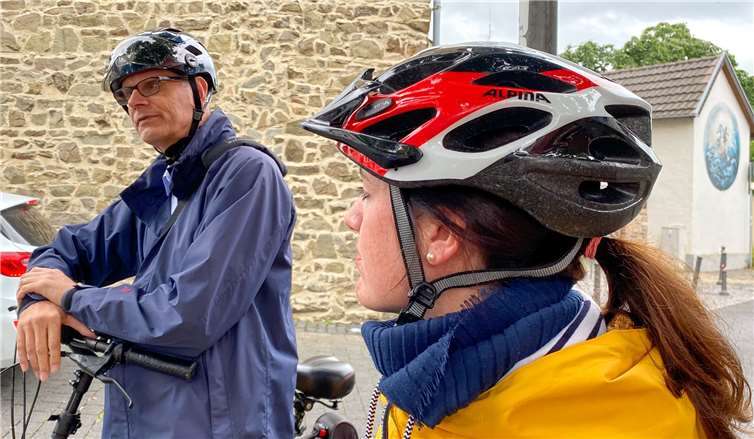 Ludger Banken und Miriam Wüscht am neuralgischen Punkt Kallenturm/Grabenstraße in Rheinbach.Foto: Privat