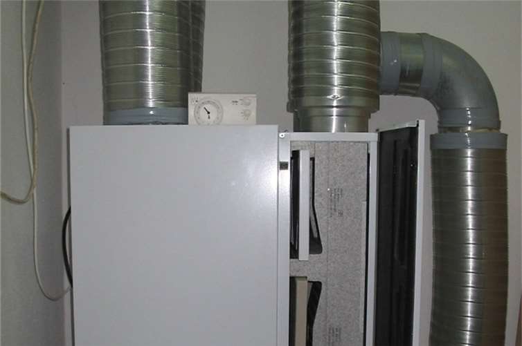 Lüftungsgerät mit zusätzlicher Wärmerückgewinnung. VZ RLP/Bernhard Andre