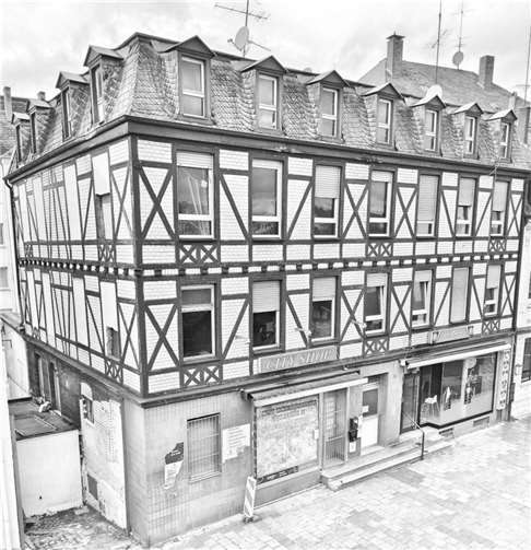 Lützelcoblentz 2023 - Heute: Schüllerplatz 5, es ist das Letzte seiner Art und Größe. Foto: Werner Weber